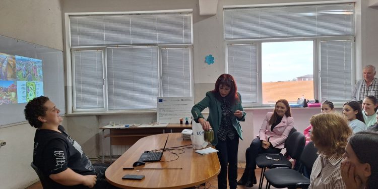 Езиковата гимназия в Кюстендил строи бъдеще в образованието