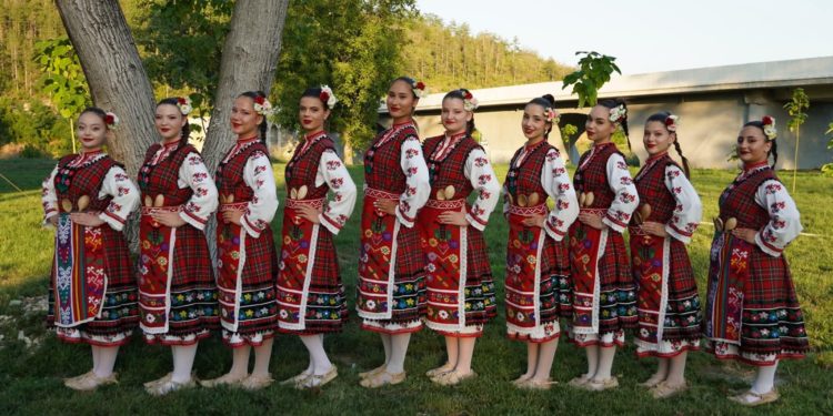 В Обединения детски комплекс в Две могили няма учители и ученици, а приятели