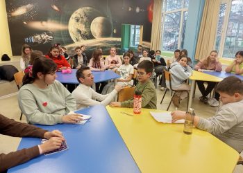 „Аз-буки“ проведе уроци за медийната грамотност, в които се включиха ученици от СУ „Св. св. Кирил и Методий“ и ОУ „Христо Ботев“ в кв. „Долно Езерово“ в Бургас