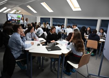 AI решения и финансови стратегии в аудитории и класни стаи във Варна