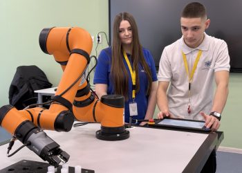 В Професионалната гимназия по компютърно програмиране и иновации в Бургас учениците се развиват чрез работа по реални проекти