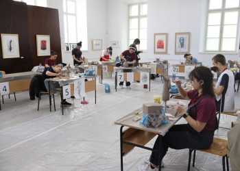 19 ученици от 7 гимназии участват в Националното състезание по професия „Най-добър млад керамик“, което се провежда в Художествената галерия на Силистра